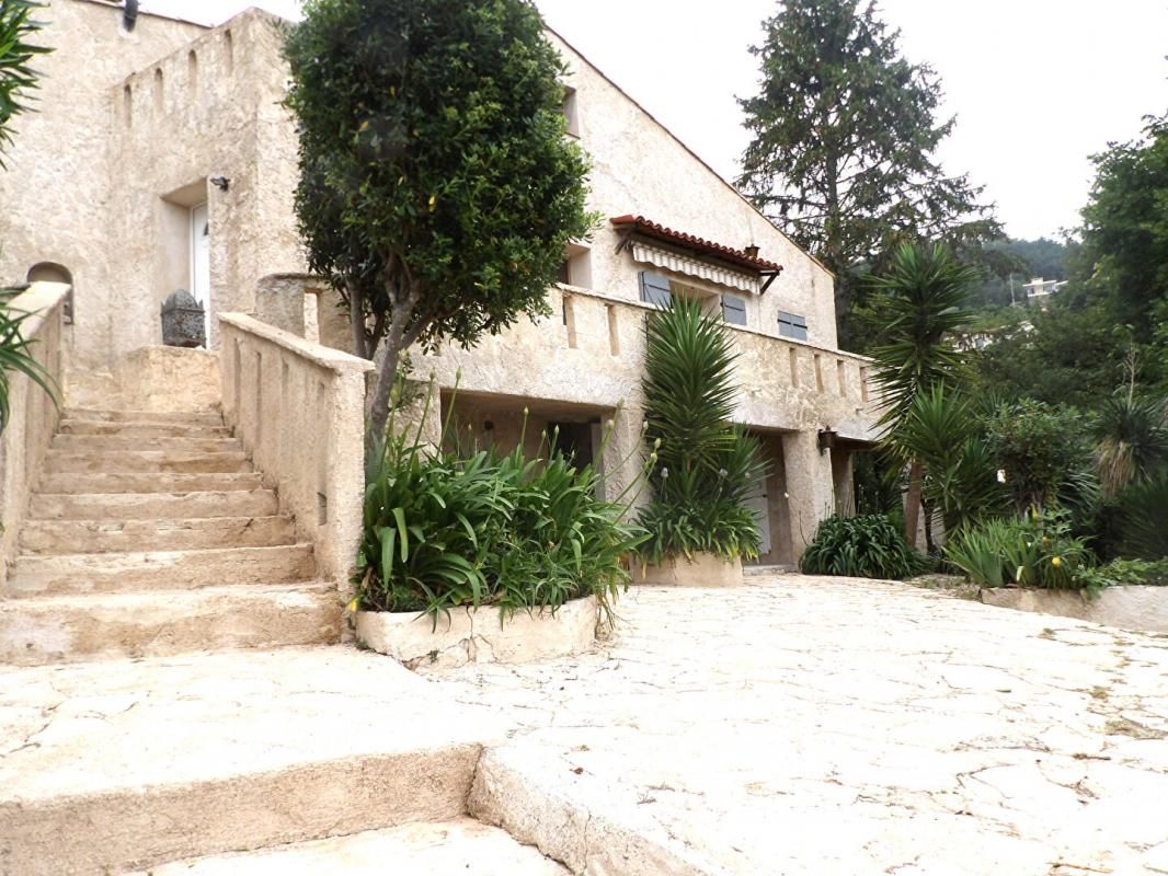VENCE Propriété vue mer Vence comprenant 3 appartements piscine 4