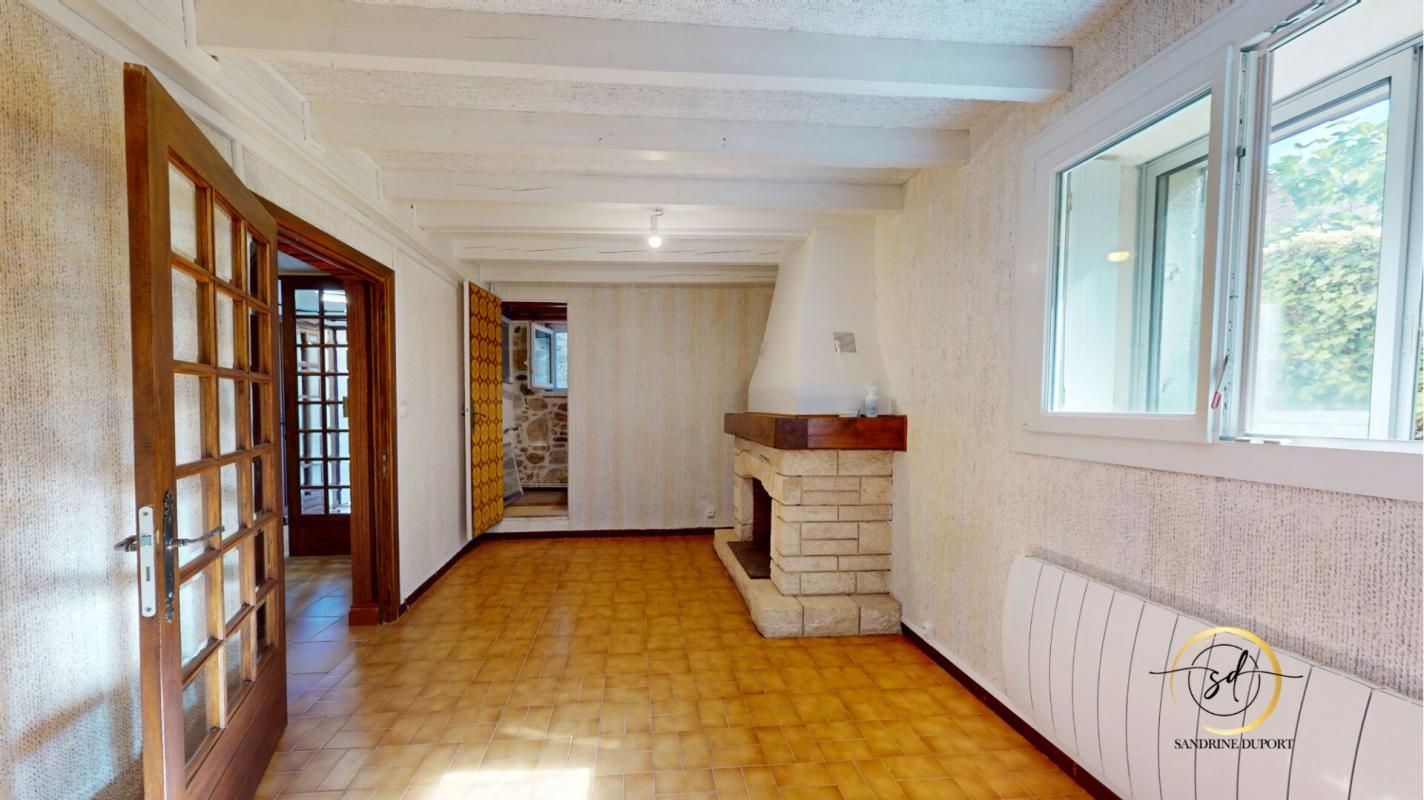 DREUILHE Maison de village T5 107 m2 rénovée en partie, avec grange attenante 95m2 au sol fort potentiel d'aménagement 4