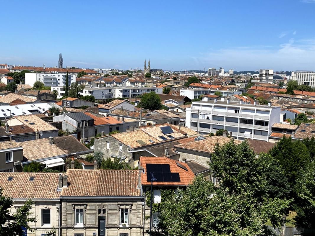 BORDEAUX ALBERT 1ER  NANSOUTY Appartement  60 m2 PARKING CELLIER