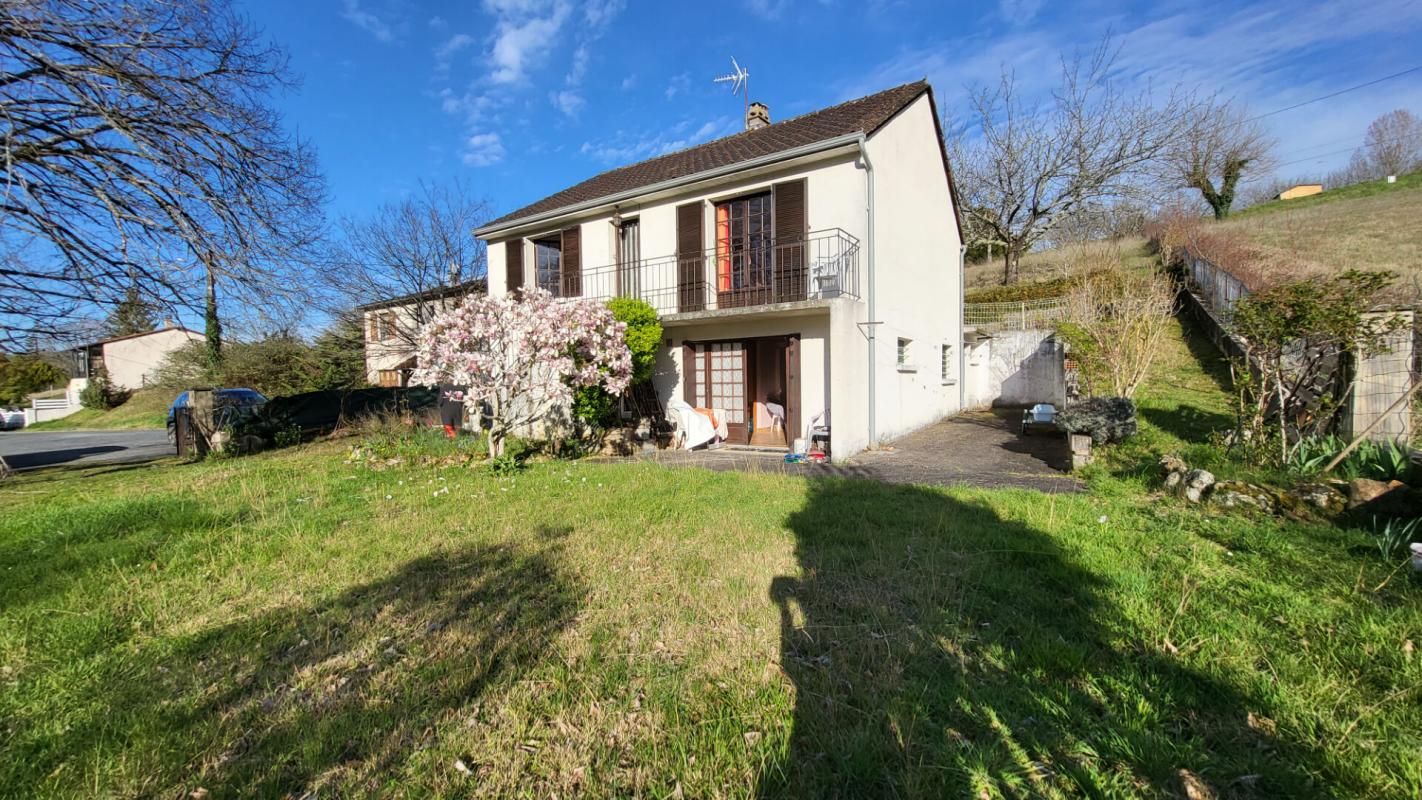 24190 village Proche Neuvic Maison de 5 pièces 134 m2 sur 2 niveaux parcelle 1160 m² avec jolie vue