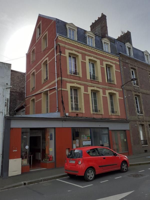 LOCAUX COMMERCIAUX OU APPT A RENOVER