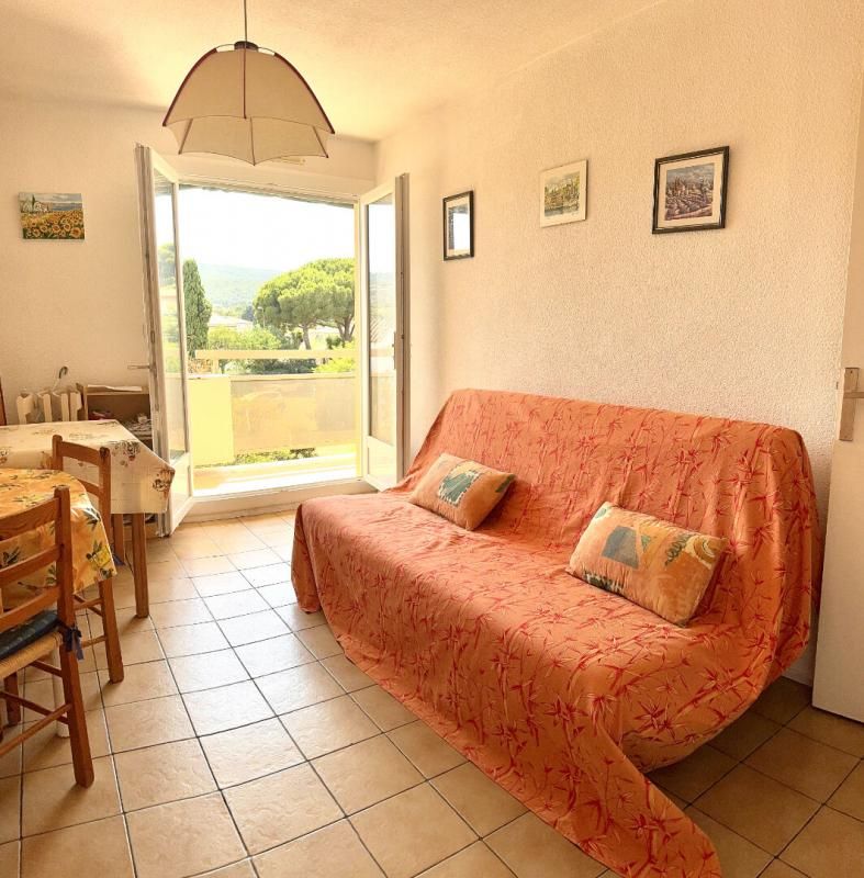 BORMES-LES-MIMOSAS Appartement à vendre proche plage et commerces avec parking à Bormes Les Mimosas La favière 2