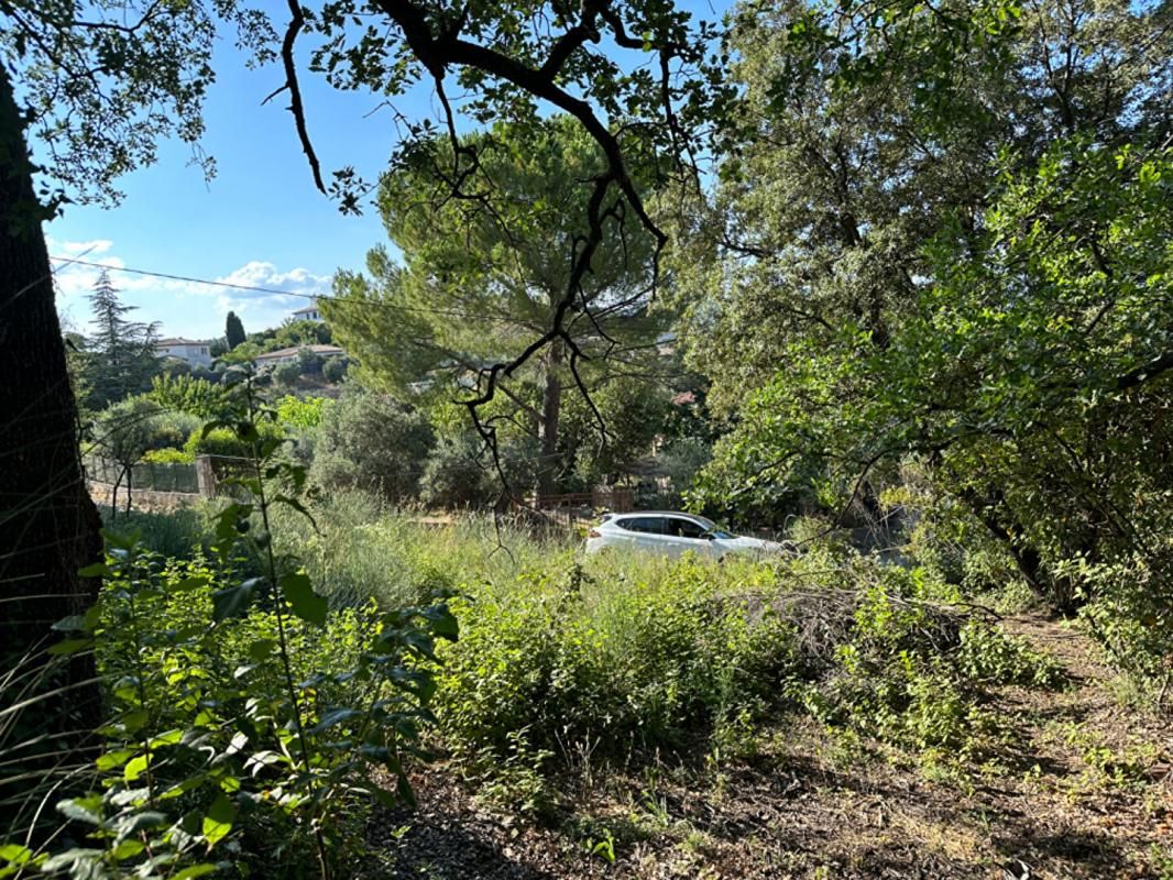 Terrain constructible de 630 m2 environ