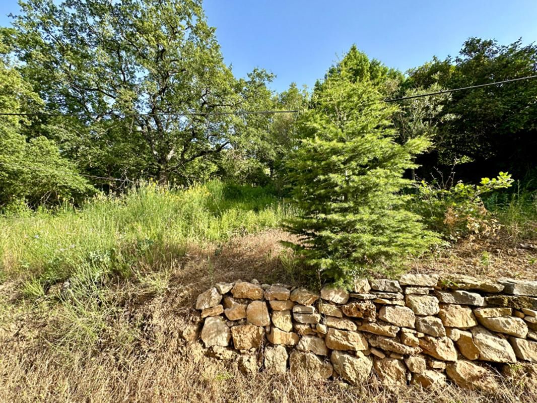 DRAGUIGNAN Terrain constructible de 630 m2 environ 2