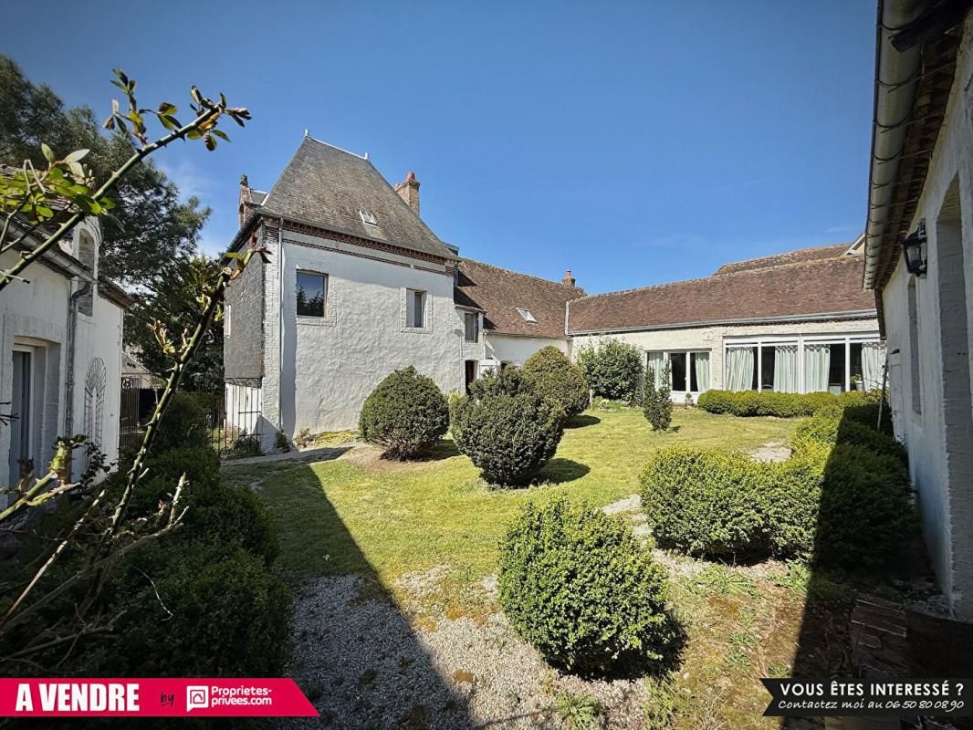 Demeure authentique - surface au sol de 414 m²  - piscine - dépendances - parc arboré - 499 152  HAI