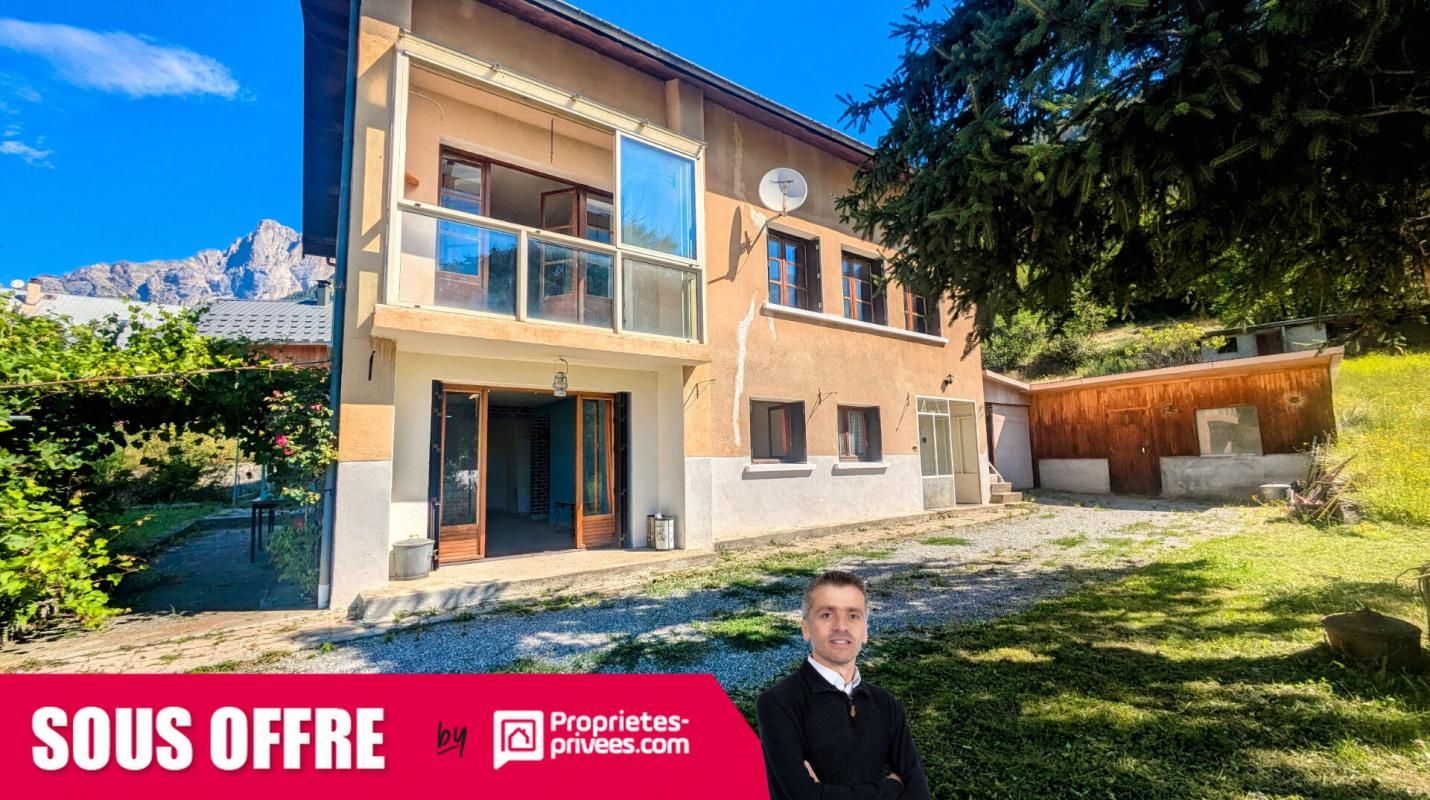 Les Vigneaux - Grande maison de 150 m² avec un grand garage et annexes sur 1 642 m² de terrain