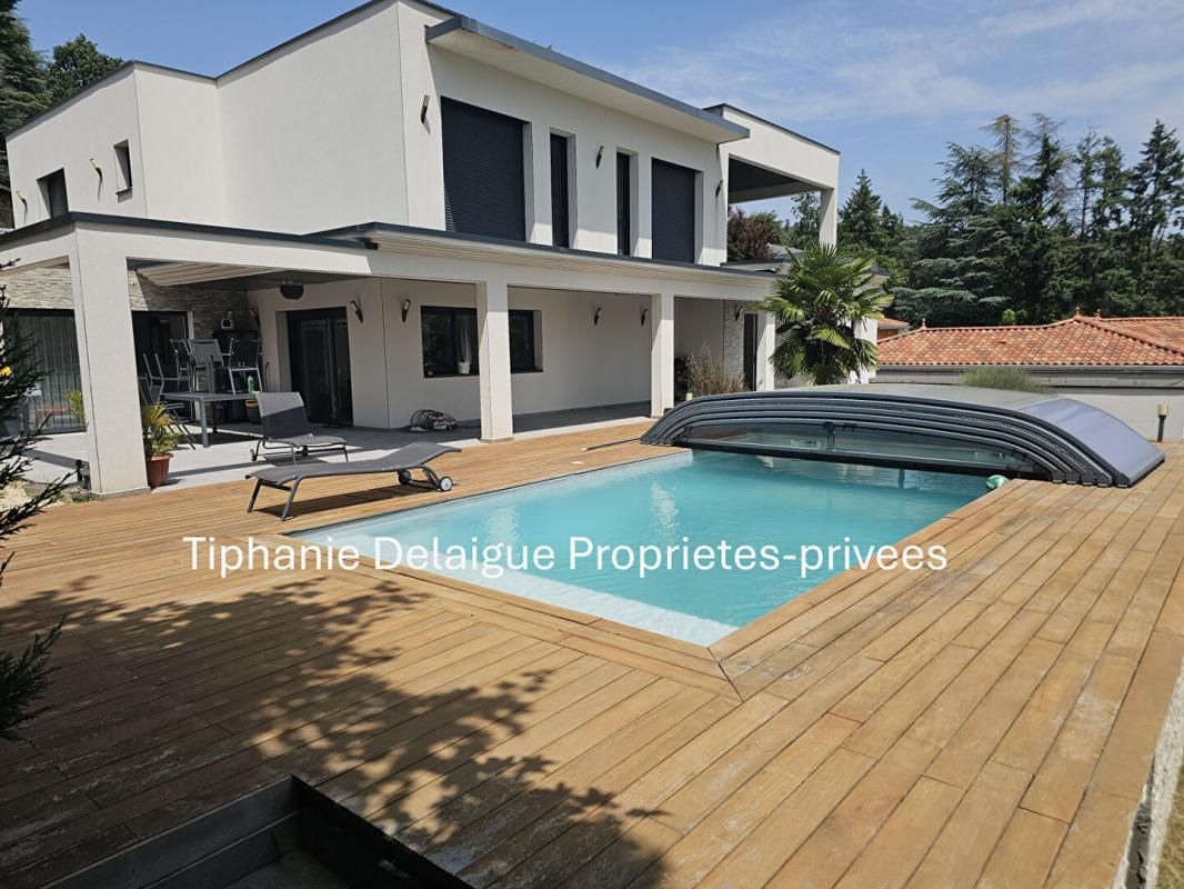 L'ETRAT Plein soleil à l'Etrat 42580 Villa contemporaine 328m² 7 chambres grand garage sur 1328m² de terrain avec PISCINE 1