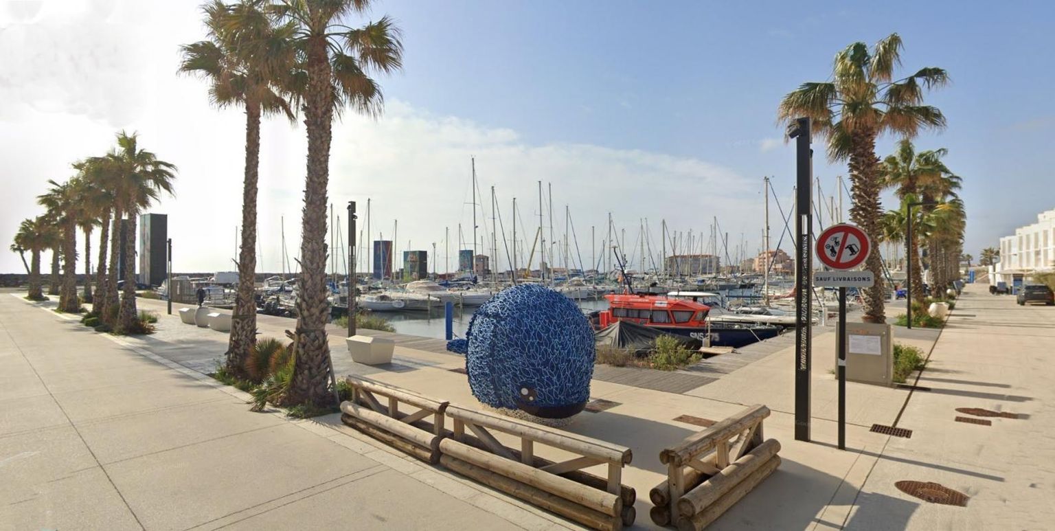 LE BARCARES A VENDRE MURS - LE BARCARES - RESTAURANT sur Le Port avec terrasse 2