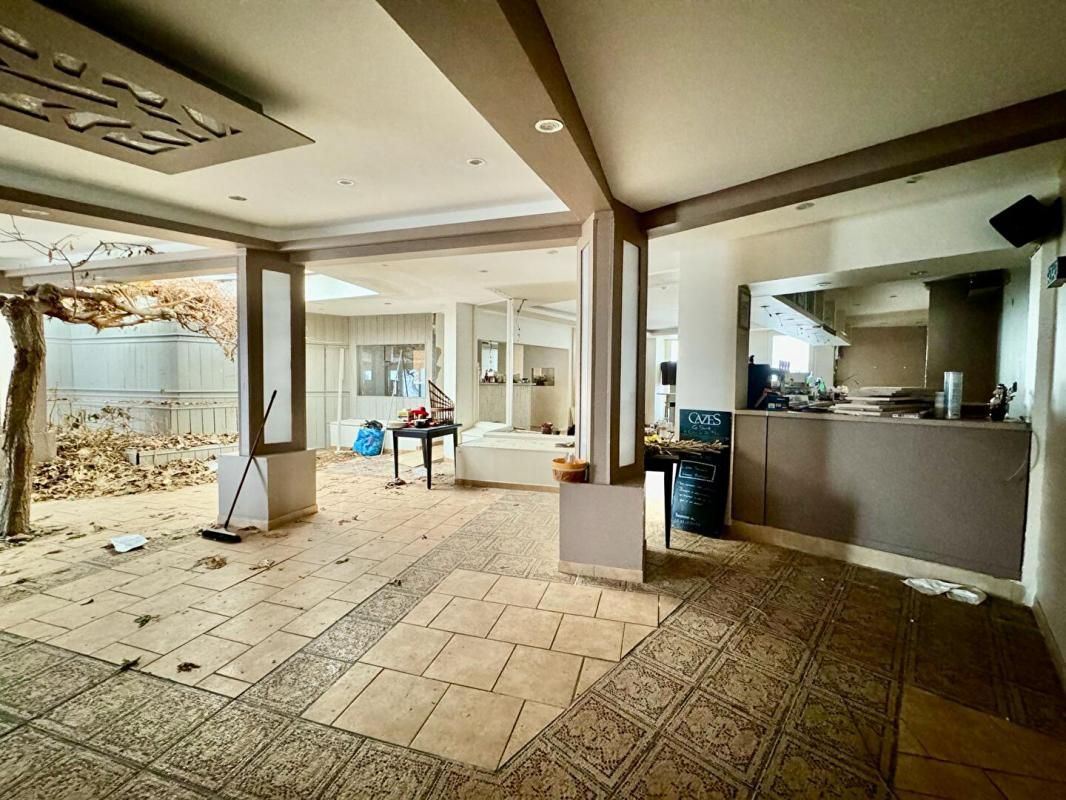 LE BARCARES A VENDRE MURS - LE BARCARES - RESTAURANT sur Le Port avec terrasse 3