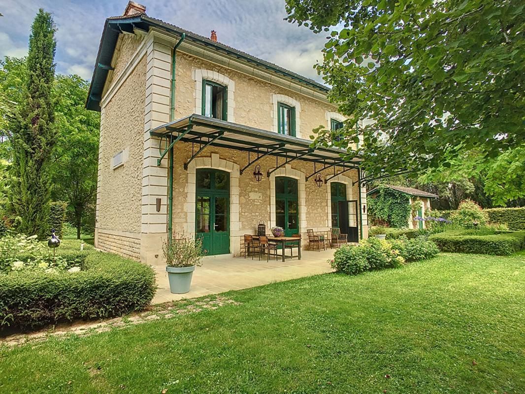 MUSSIDAN Ancienne gare avec maison d'amis et piscine 2
