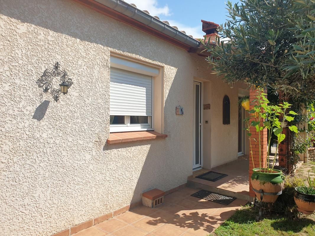 Maison indépendante de plein pied de 5 pièces avec piscine à Reynès