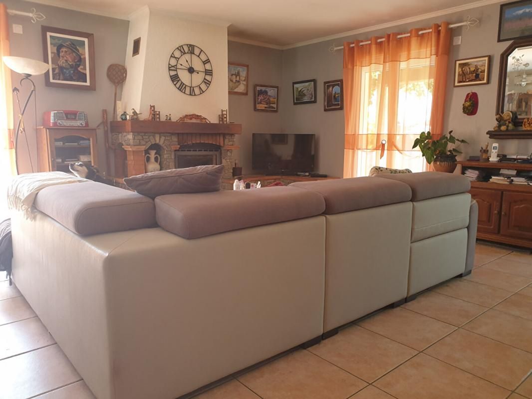 REYNES Maison indépendante de plein pied de 5 pièces avec piscine à Reynès 2