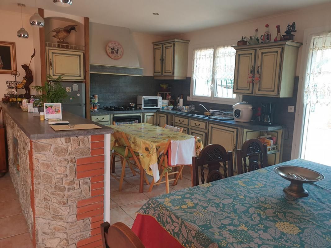 REYNES Maison indépendante de plein pied de 5 pièces avec piscine à Reynès 3