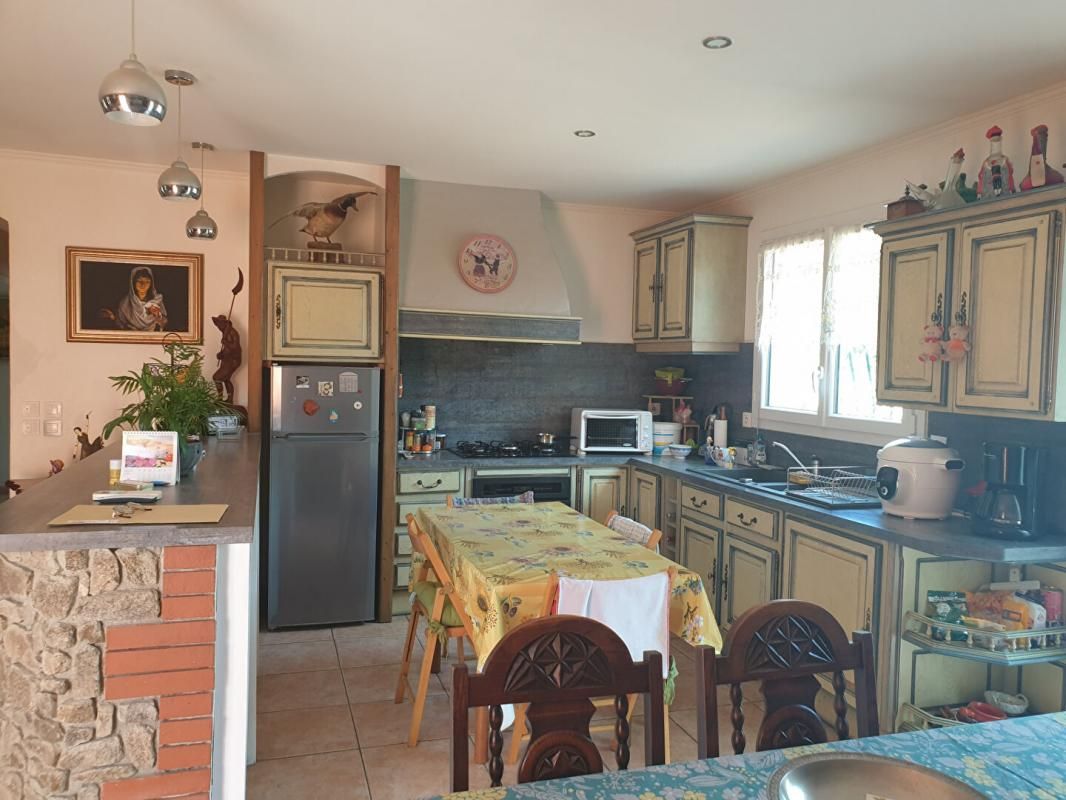 REYNES Maison indépendante de plein pied de 5 pièces avec piscine à Reynès 4