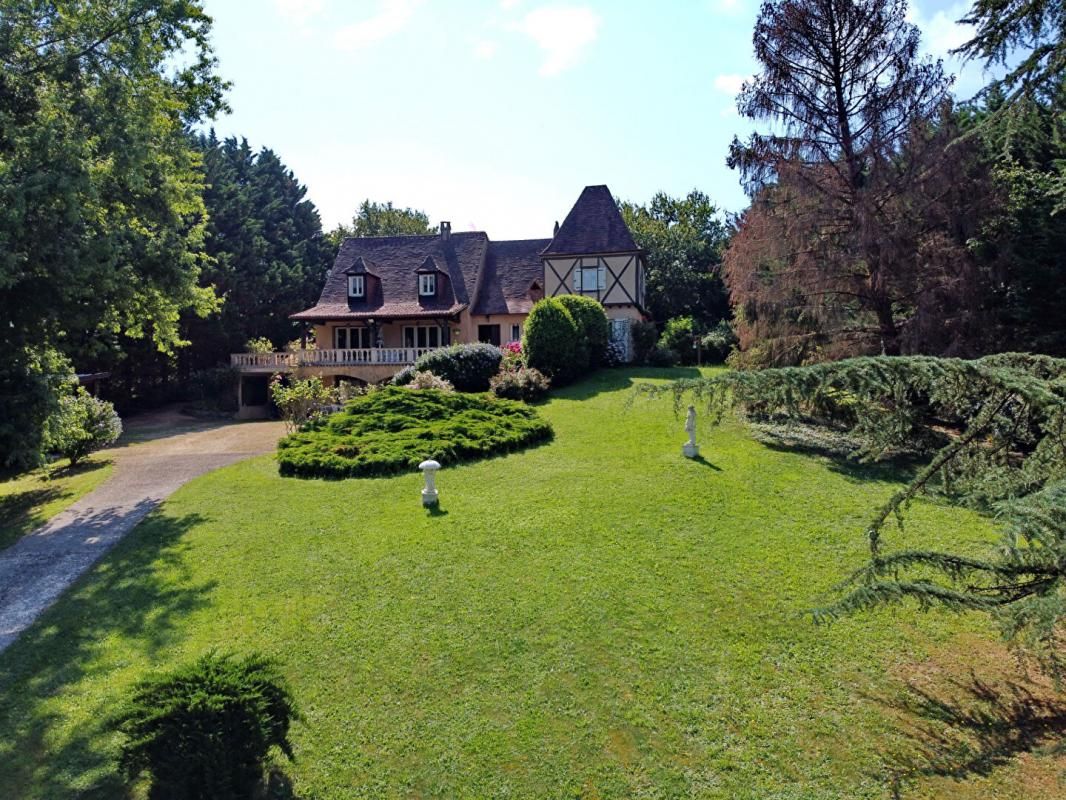 Magnifique périgourdine 5 chambres et 1 studio dans parc arboré
