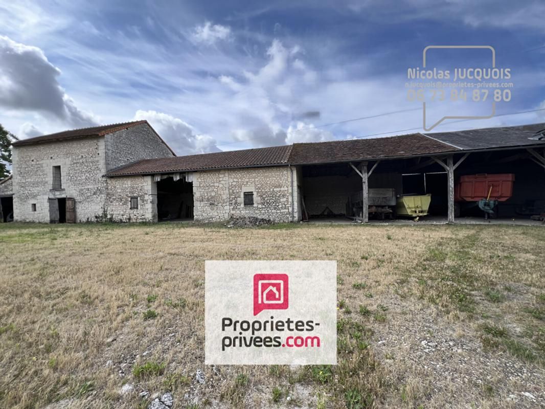 Ferme à rénover sur 40000 m² de terrain