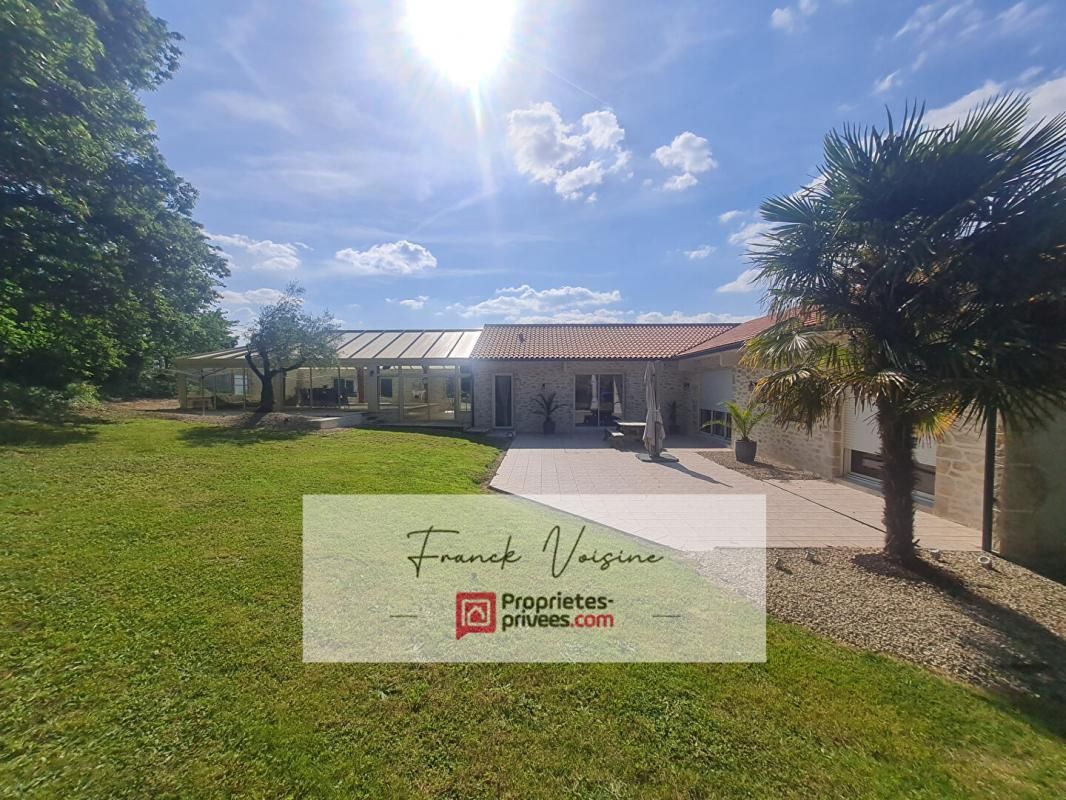 Maison A VENDRE - Saint Paul En Pareds 207 M2 env - 6 Chambres - Piscine sur parc arboré de 4380 m2 Env