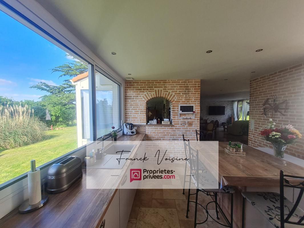 LES HERBIERS Maison A VENDRE - Saint Paul En Pareds 207 M2 env - 6 Chambres - Piscine sur parc arboré de 4380 m2 Env 2