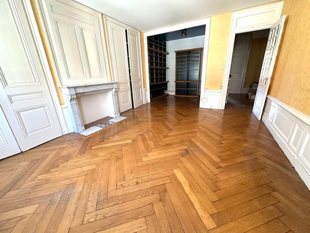 LYON-2E-ARRONDISSEMENT Quartier Lyon-Ainay, T2 76.85m², 1 chambre, étg5/6 avec asc 2