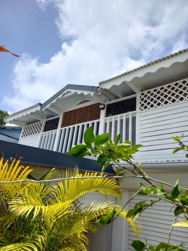 Maison en triplex dans un petit lotissement au prix de 160000 à Les Abymes 97139 Guadeloupe