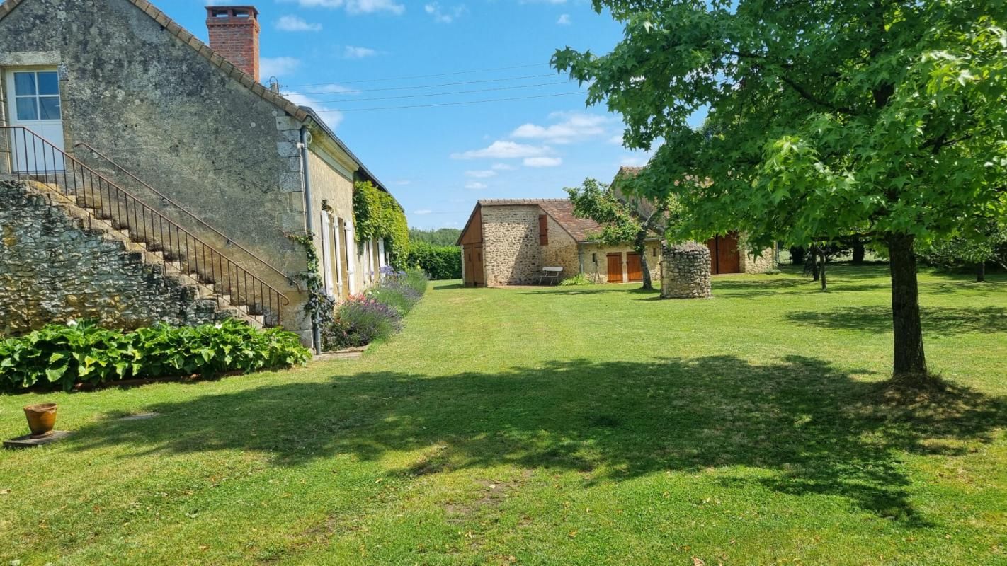 BAZOUGES-SUR-LE-LOIR Longère Bazouges Cre Sur Loir 8 pièce(s) 171 m2 2