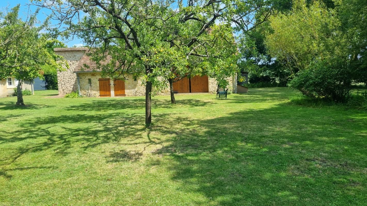 BAZOUGES-SUR-LE-LOIR Longère Bazouges Cre Sur Loir 8 pièce(s) 171 m2 4
