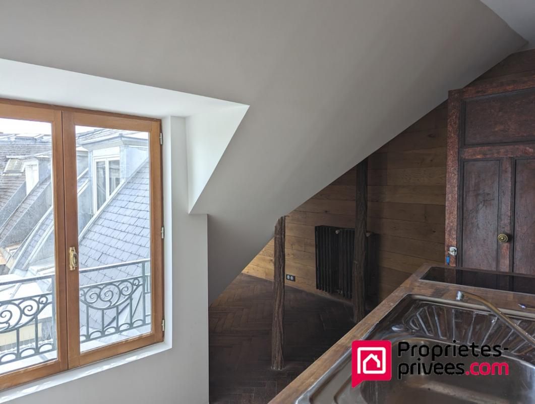 PARIS-16E-ARRONDISSEMENT Auteuil studio dernier étage 22m2 au sol 3