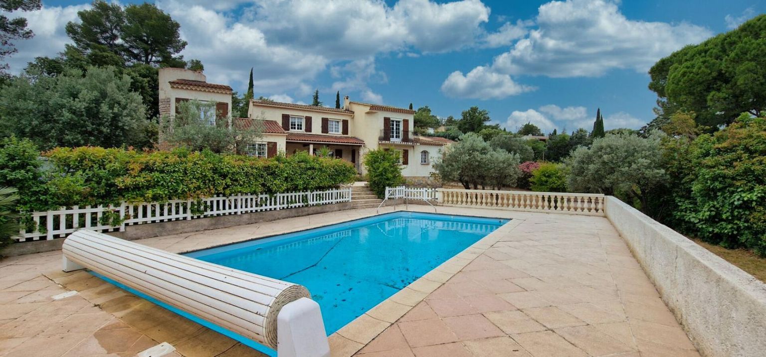 Trans En Provence Villa 9 pièce(s) 180 m2 piscine sécurisée et garage