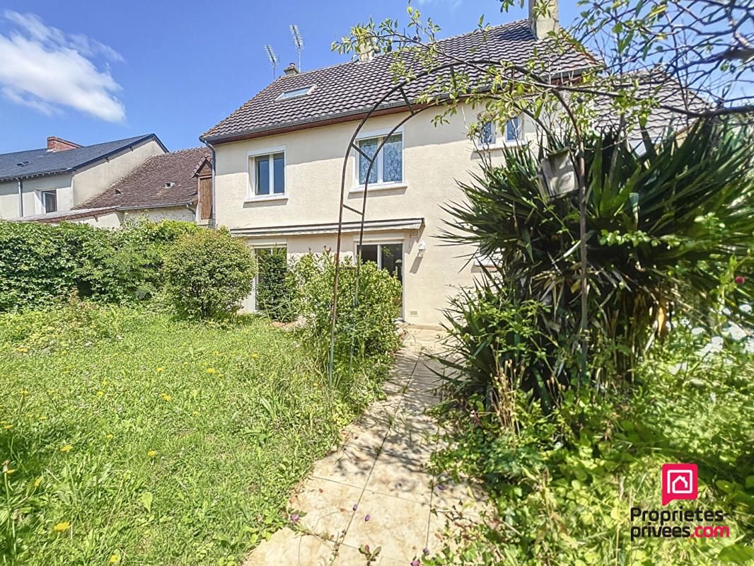 Maison de ville en très bon état de 153 m2 (7 pièces) - Marolles-les-Braults
