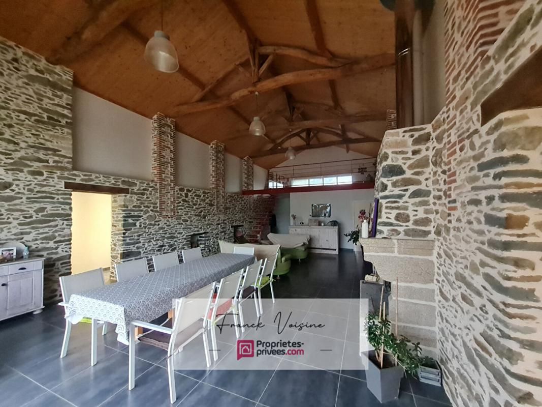 Grange réhabilitée entièrement + Studio - Mouchamps - A VENDRE - Bien Rare sur le secteur - 223 m2