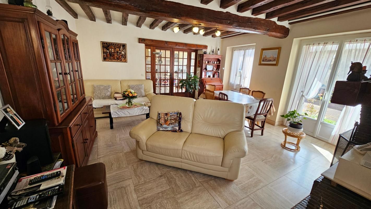 GARANCIERES GARANCIERES / Coeur de Village / Maison ancienne 115 m2 parfaitement entretenue / 4 chambres 3