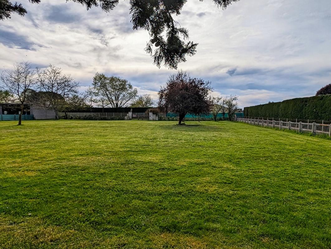 Cazères 31220 - Terrain à bâtir de 2498 m2