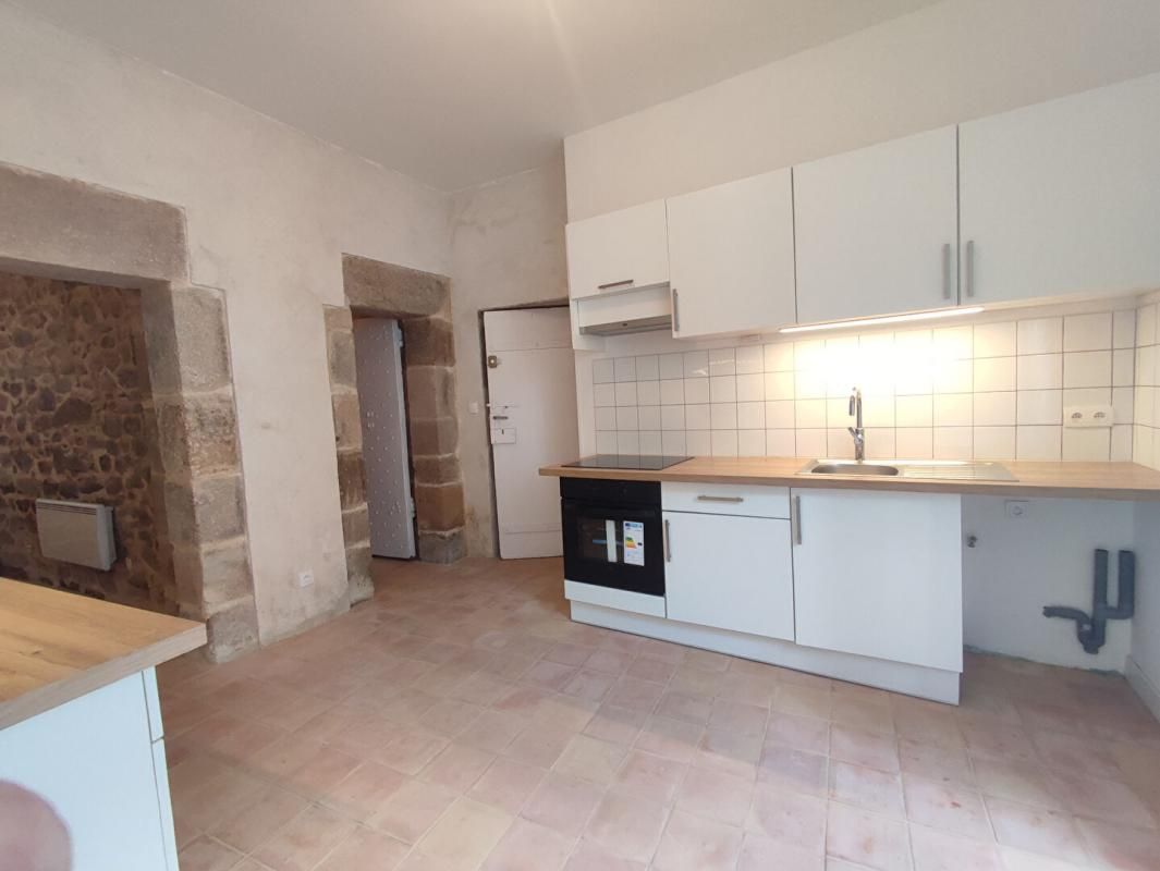 CHABANAIS Immeuble XVII éme siècle de 126 m2 Aucun Travaux à Prévoir 2