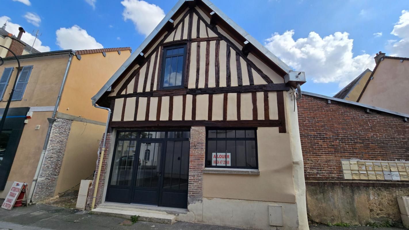 DREUX 28100 DREUX- Local commercial 120 m², accès PMR 2