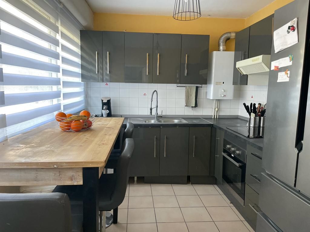 VILLENEUVE-LES-AVIGNON Appartement Villeneuve Les Avignon 3 pièce(s) 64 m2 132 000 2