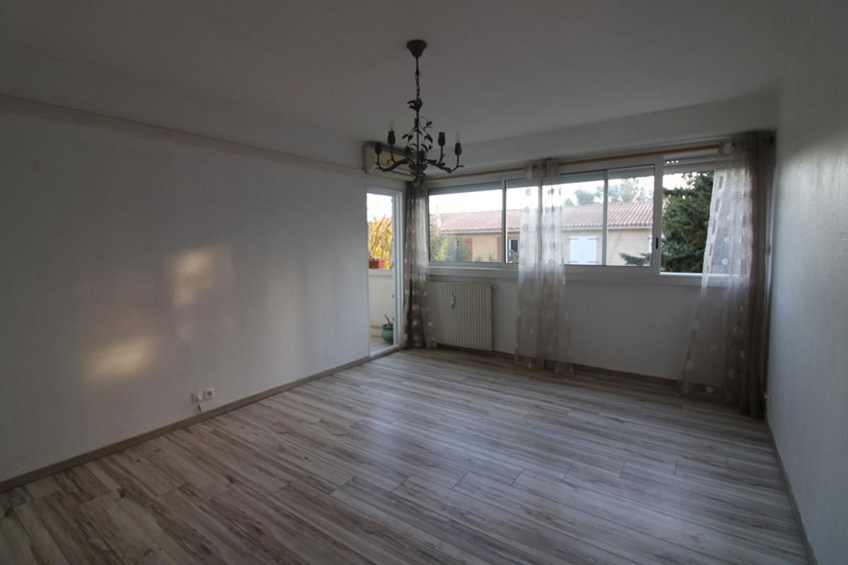 VILLENEUVE-LES-AVIGNON Appartement Villeneuve Les Avignon 3 pièce(s) 64 m2 132 000 3