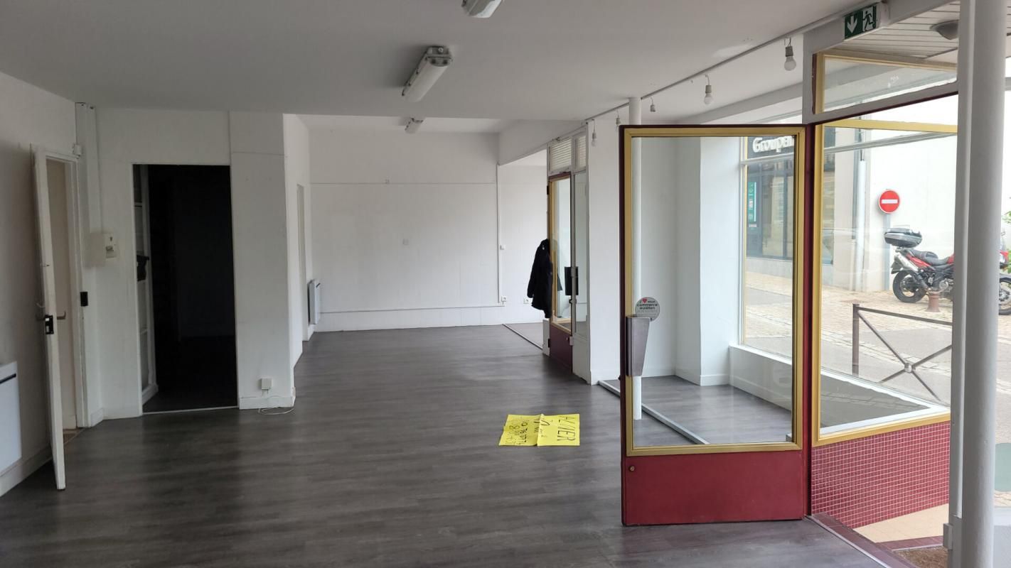 NONANCOURT Centre ville NONANCOURT - Local commercial 72 m² 4