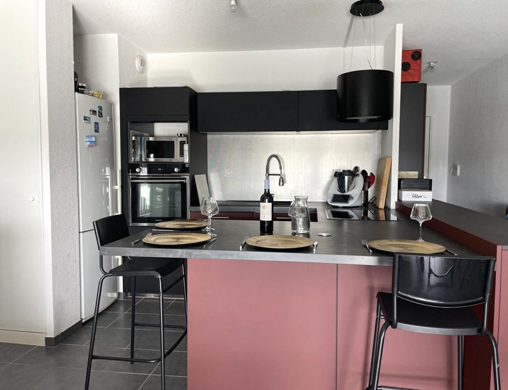 CORNEBARRIEU OPPORTUNITÉ À SAISIR - SUPERBE T3 AVEC GRAND BALCON ET DOUBLE PARKING 2