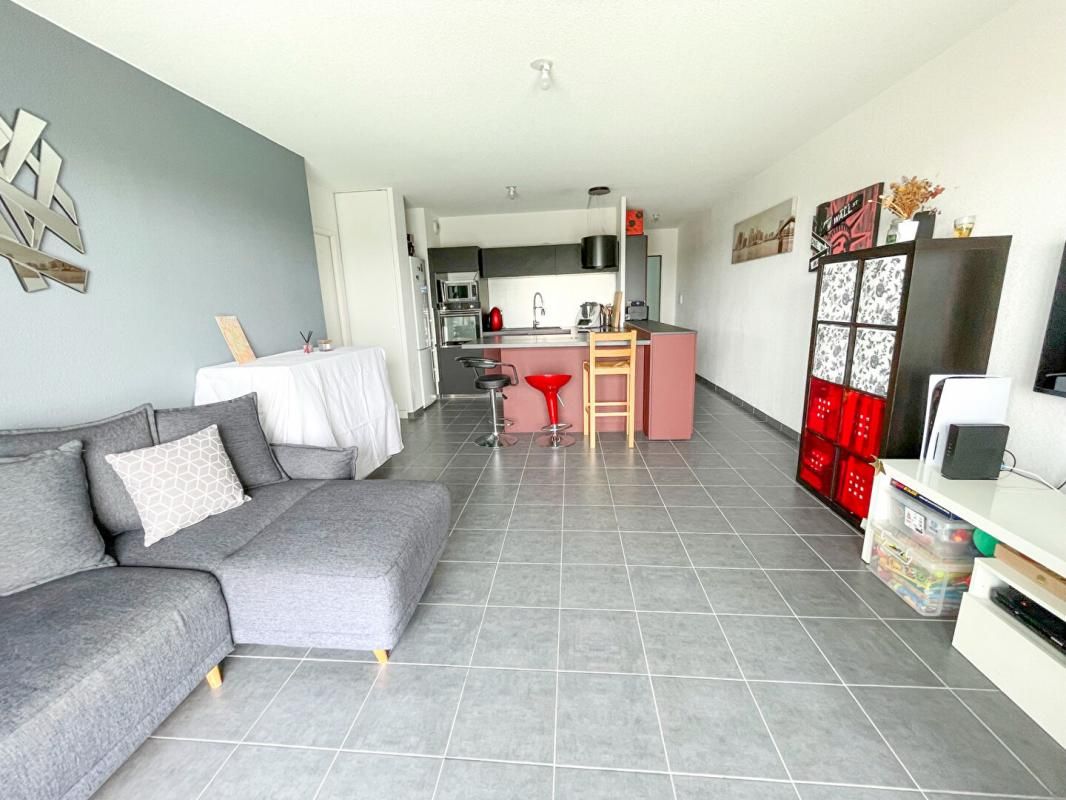 CORNEBARRIEU OPPORTUNITÉ À SAISIR - SUPERBE T3 AVEC GRAND BALCON ET DOUBLE PARKING 4