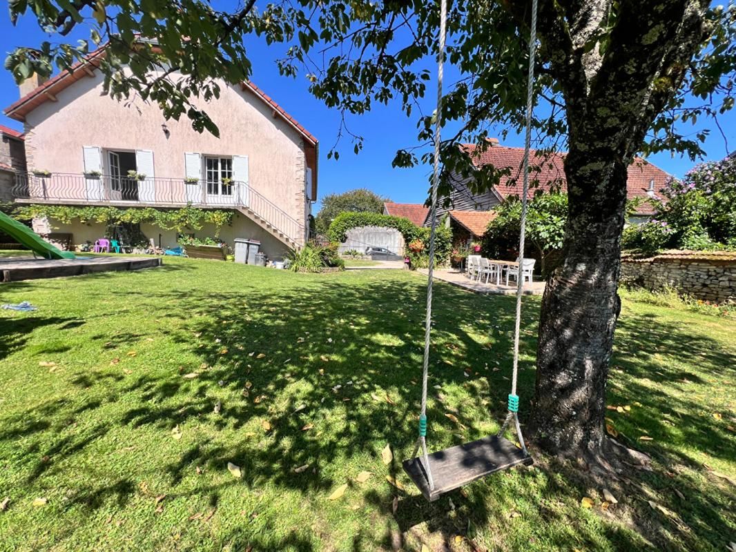 70130 - VEZET LA ROMAINE - 204 m2 - 6 chambres - Prix : 185000  honoraires charge vendeur