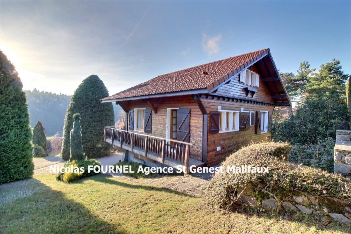 LE BESSAT LE BESSAT 42660 Chalet exposé Sud-Ouest, élevé sur sous-sol complet en béton, 74m² habitables ( 90m² surface utile) 3 chambres sur 1610m² de terrain clos et arboré 1