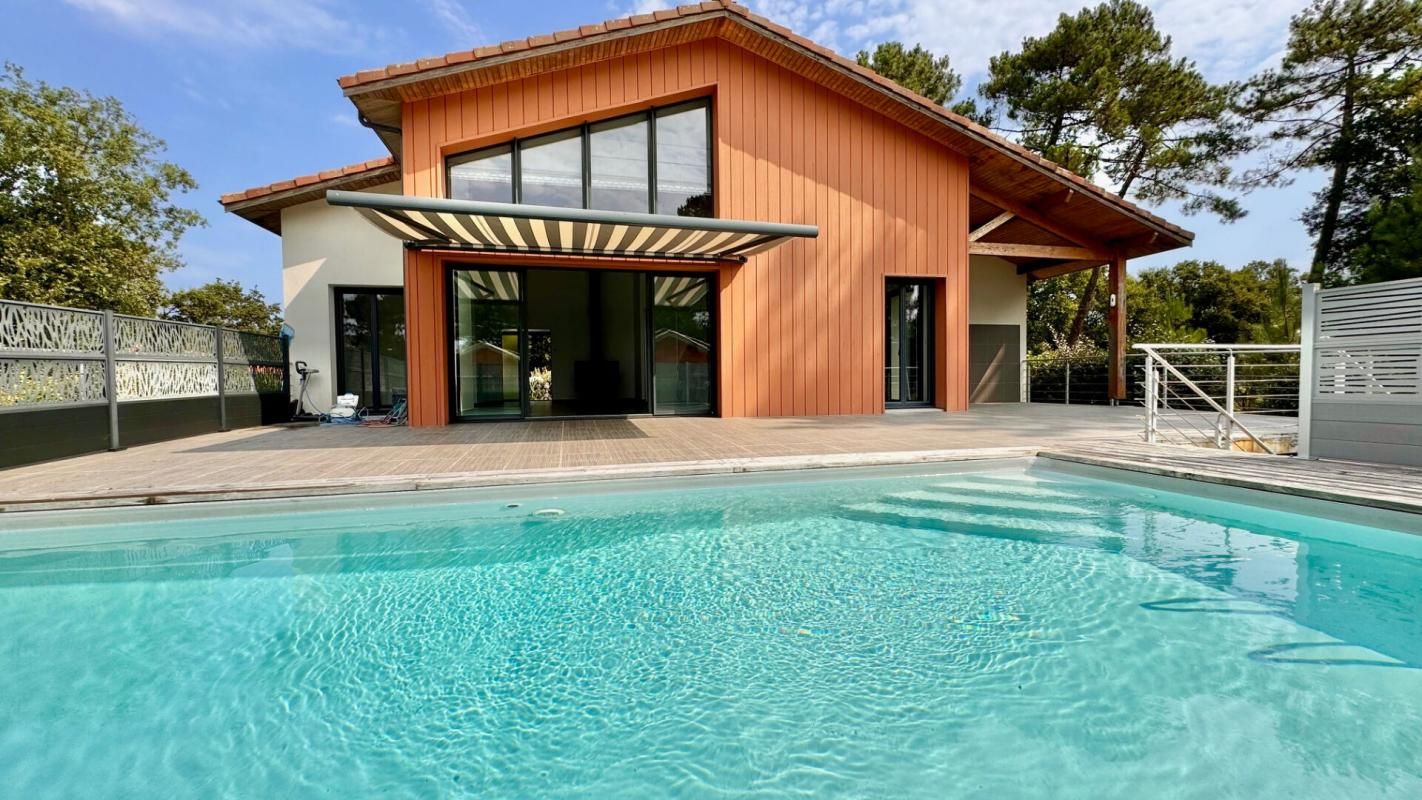 LEGE-CAP-FERRET VILLA SUR VASTE SOUS-SOL DE 100 m² ! 2