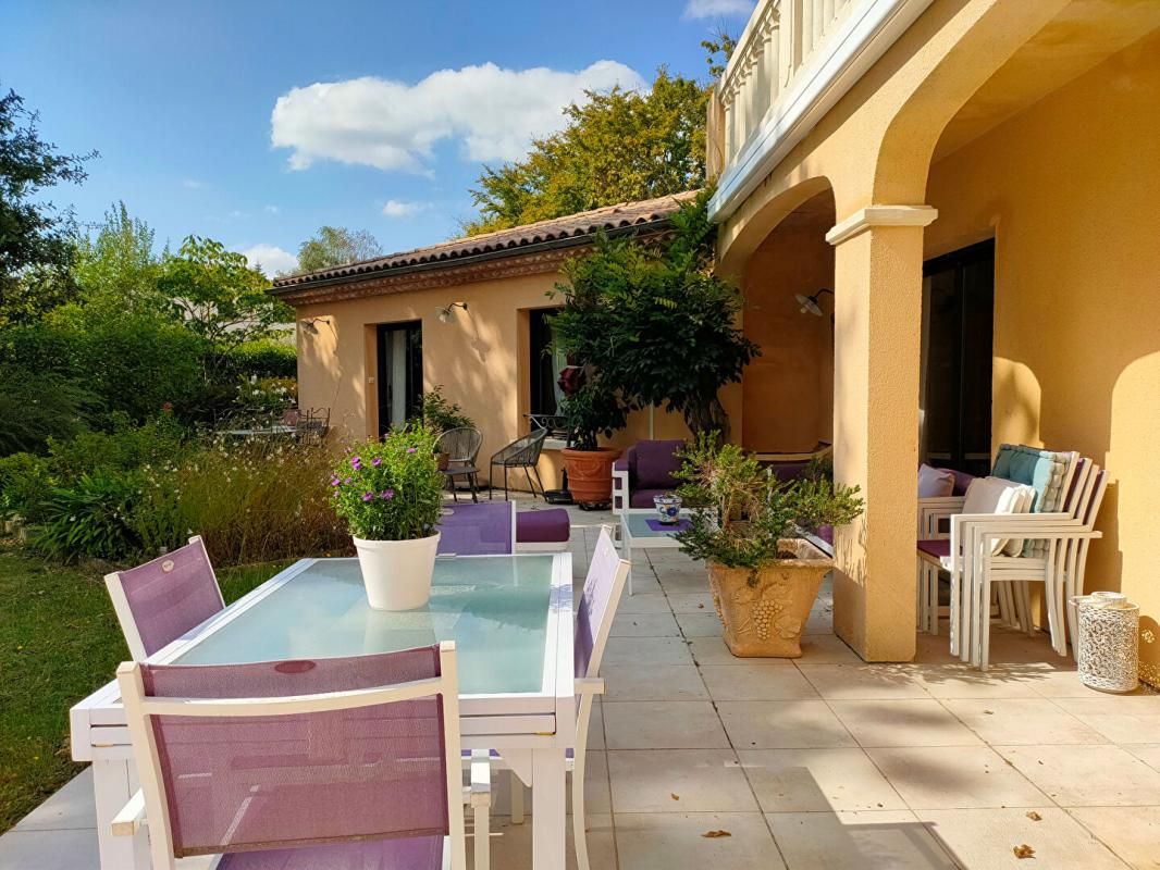 MONTUSSAN BELLE DEMEURE DE CHARME - 236 M² - DOUBLE GARAGE - PISCINE - TERRAIN 4289 M² 3