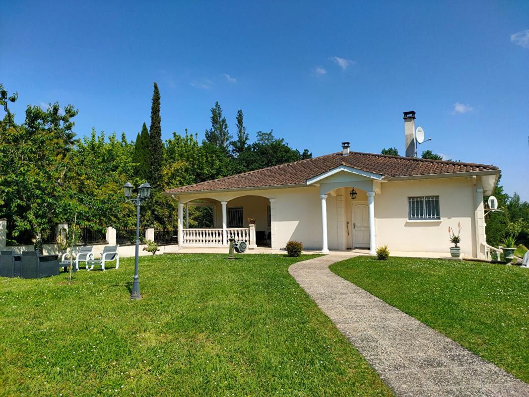 MAISON 170 m² - 6 PIECES - GARAGE 215 m² - TERRAIN 1910 m²