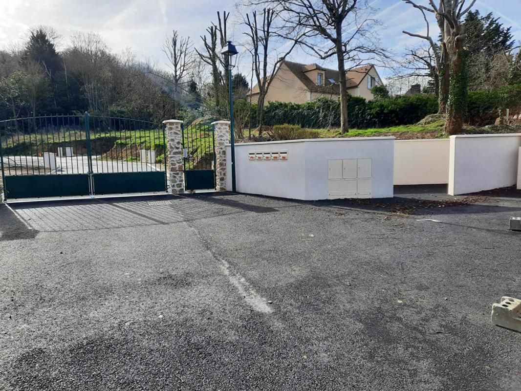 BAZOCHES-SUR-GUYONNE Residence privée Terrain constructible Bazoches Sur Guyonne 700 m2 4