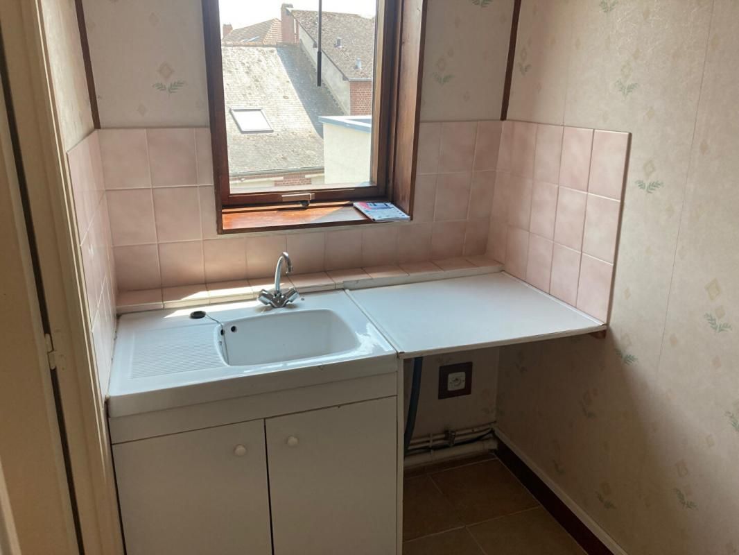 GOURNAY-EN-BRAY centre ville de Gournay En Bray, Studio de  24 m2, libre de suite sans travaux 3