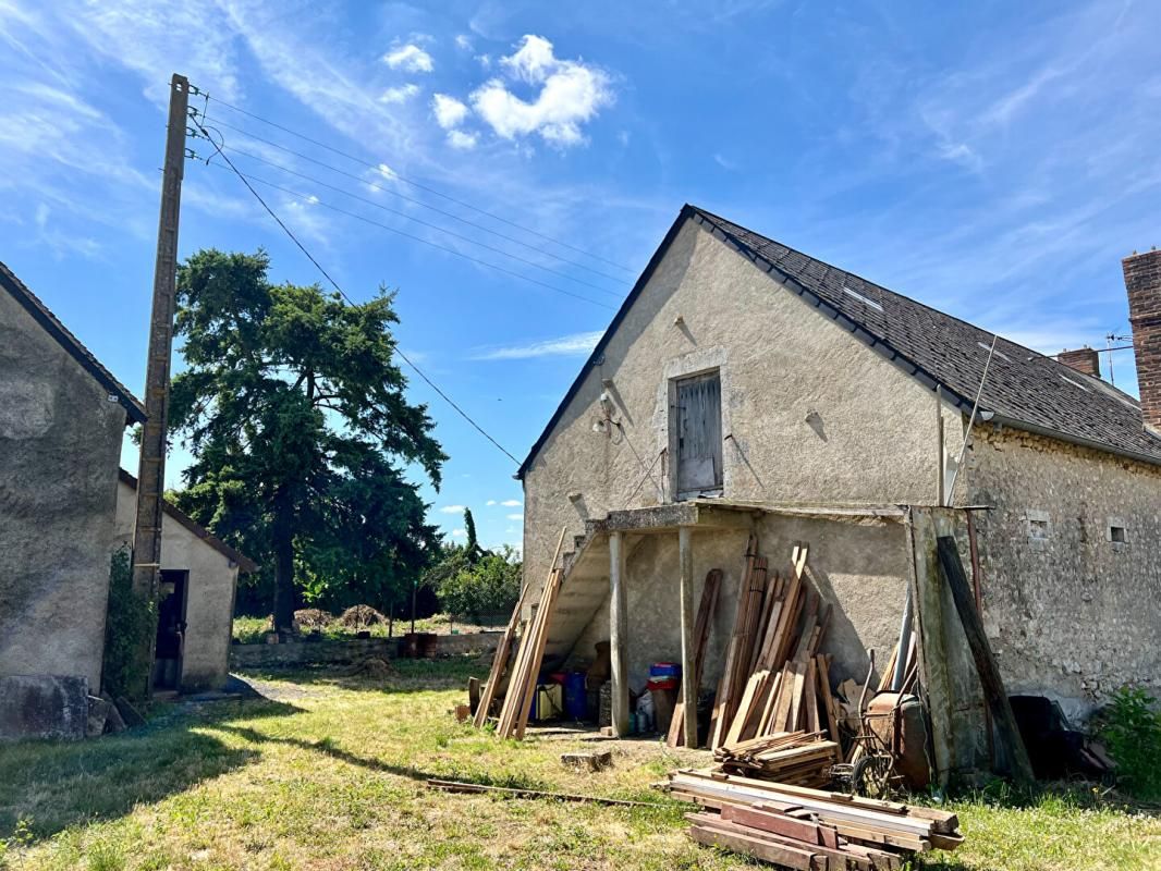 SELOMMES FERMETTE A RENOVER TERRAIN ENVIRON 6000 m2 3