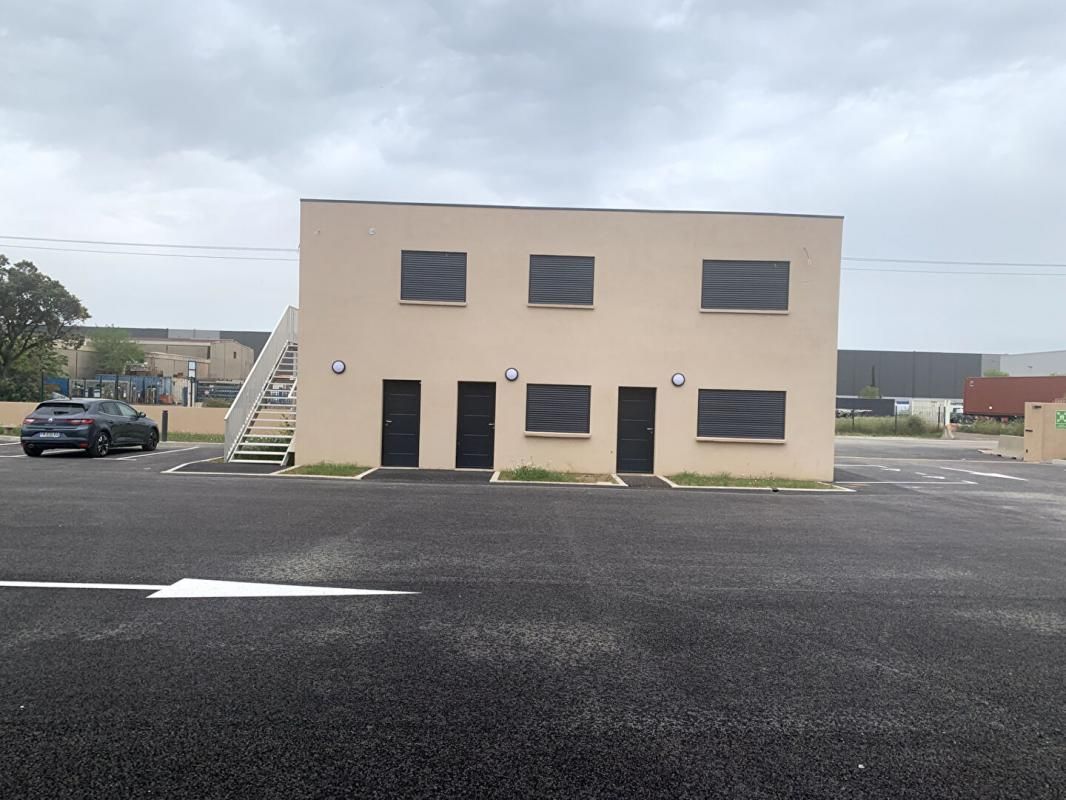 FOS-SUR-MER EXCLUSIVITE FOS SUR MER - ENTREPOT, LOCAL INDUSTRIEL 2.300 m² 2