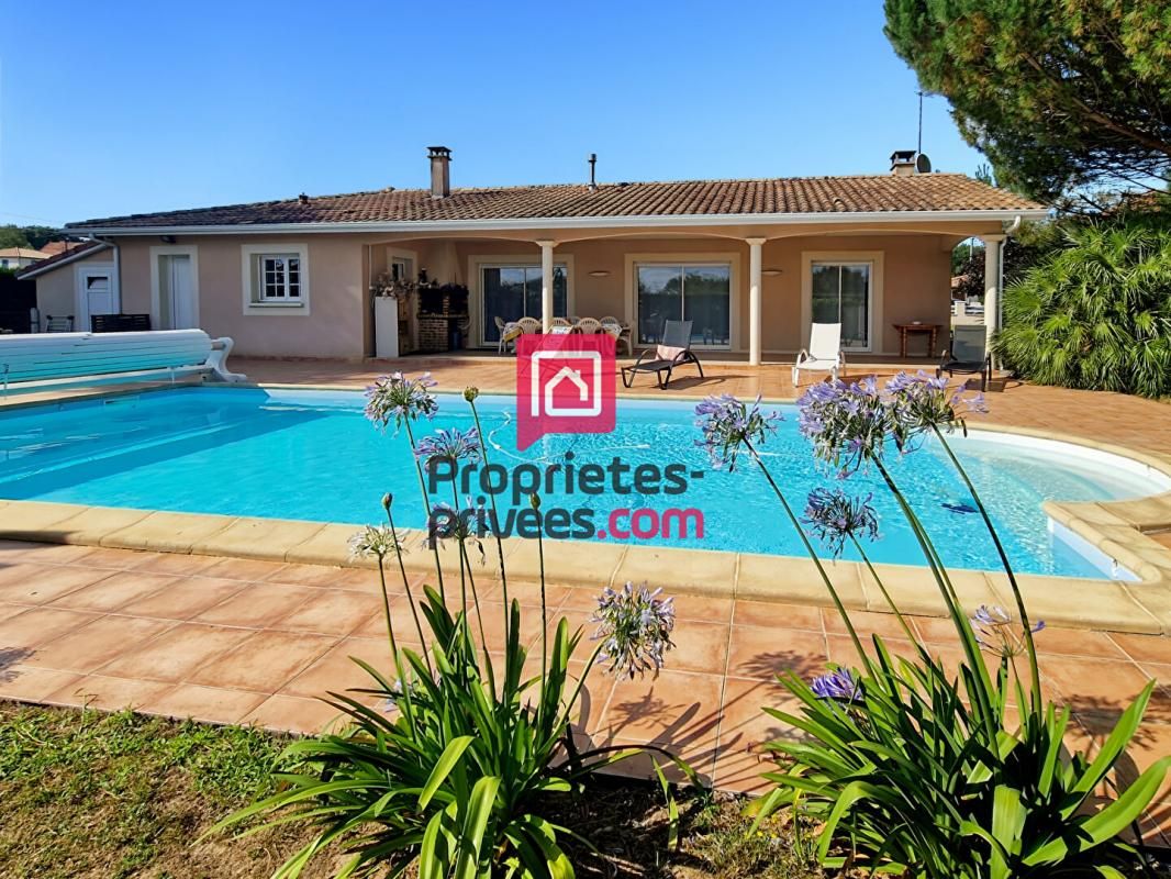Maison de plain-pied 163 m2, 6 pièces, double garage et piscine
