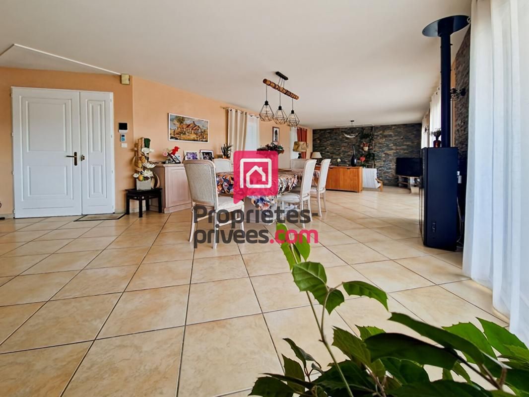 BAZAS Maison de plain-pied 163 m2, 6 pièces, double garage et piscine 3